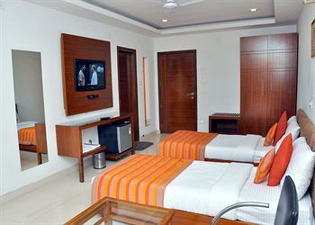 Dwarka Palace Samalkha Экстерьер фото